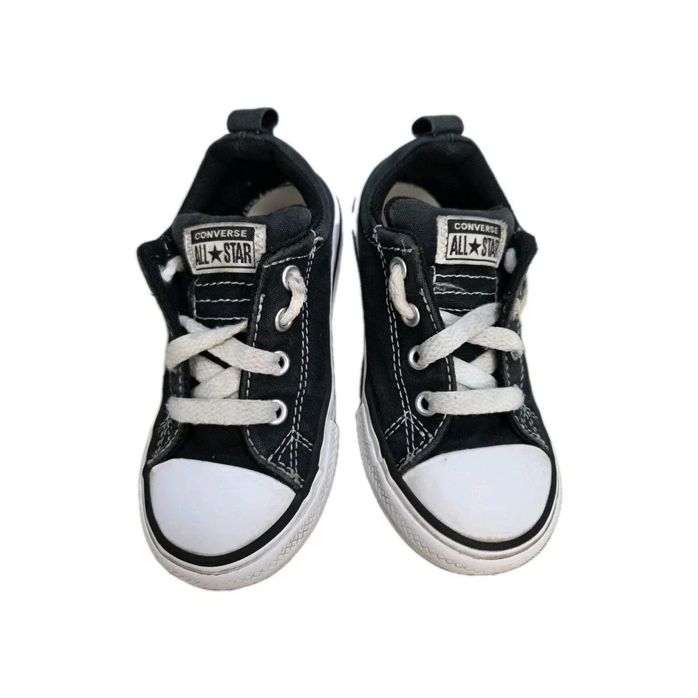 Converse Low Top Sneakers For Kids Size UK8 In Black And White. Has Elastic Band